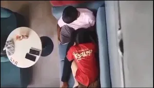Quay lén em gái bú liếm cho người tình nơi công cộng